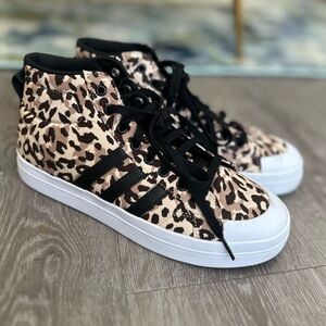 Women’s Adidas Nizza Mid Sneaker Size 9